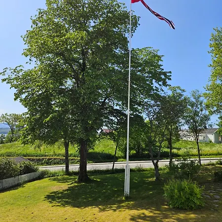 Vag Helgeland - Solbakken ベッド・アンド・ブレックファスト Alstahaug